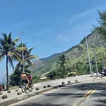 Apartamento dúplex com vista mar
